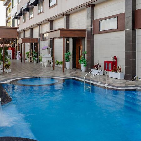 Hotel Vasdaa Grand Дехрадун Екстериор снимка