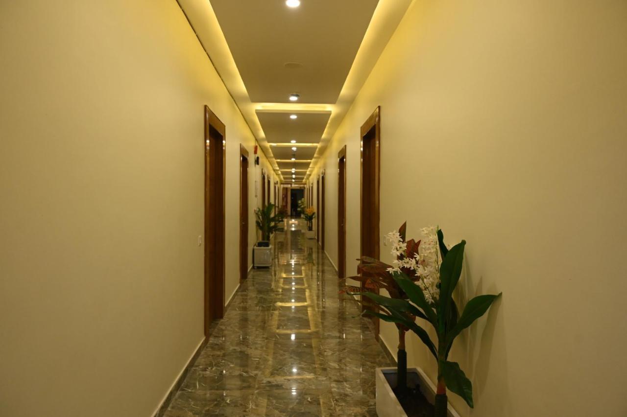 Hotel Vasdaa Grand Дехрадун Екстериор снимка