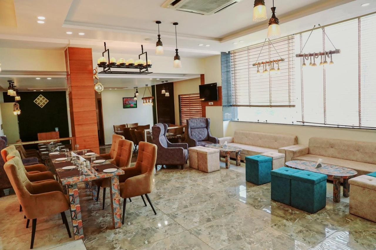 Hotel Vasdaa Grand Дехрадун Екстериор снимка