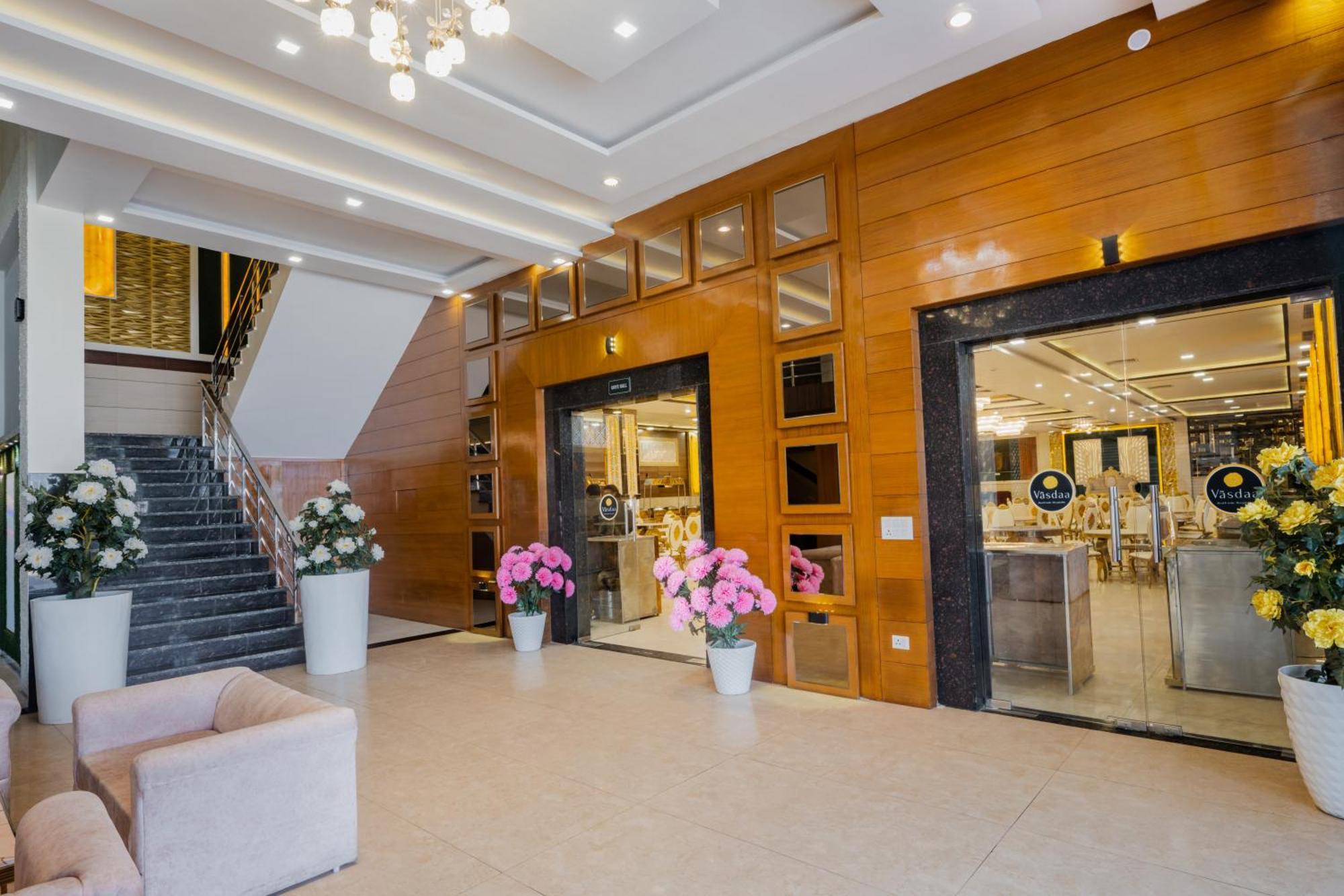 Hotel Vasdaa Grand Дехрадун Екстериор снимка