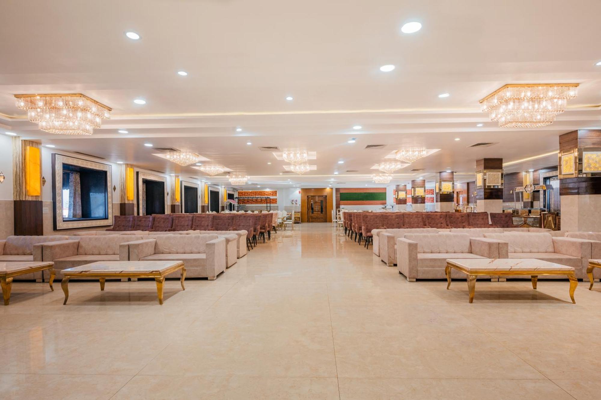 Hotel Vasdaa Grand Дехрадун Екстериор снимка