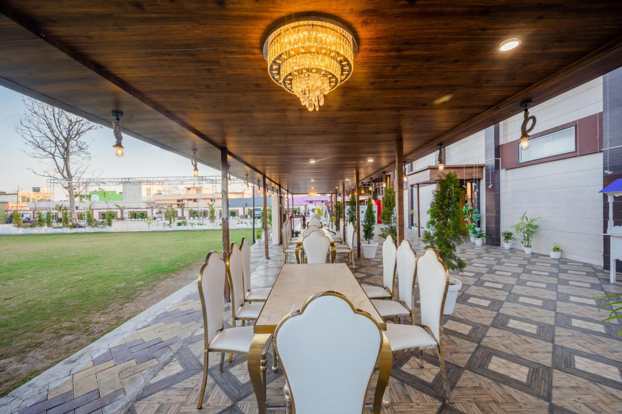 Hotel Vasdaa Grand Дехрадун Екстериор снимка