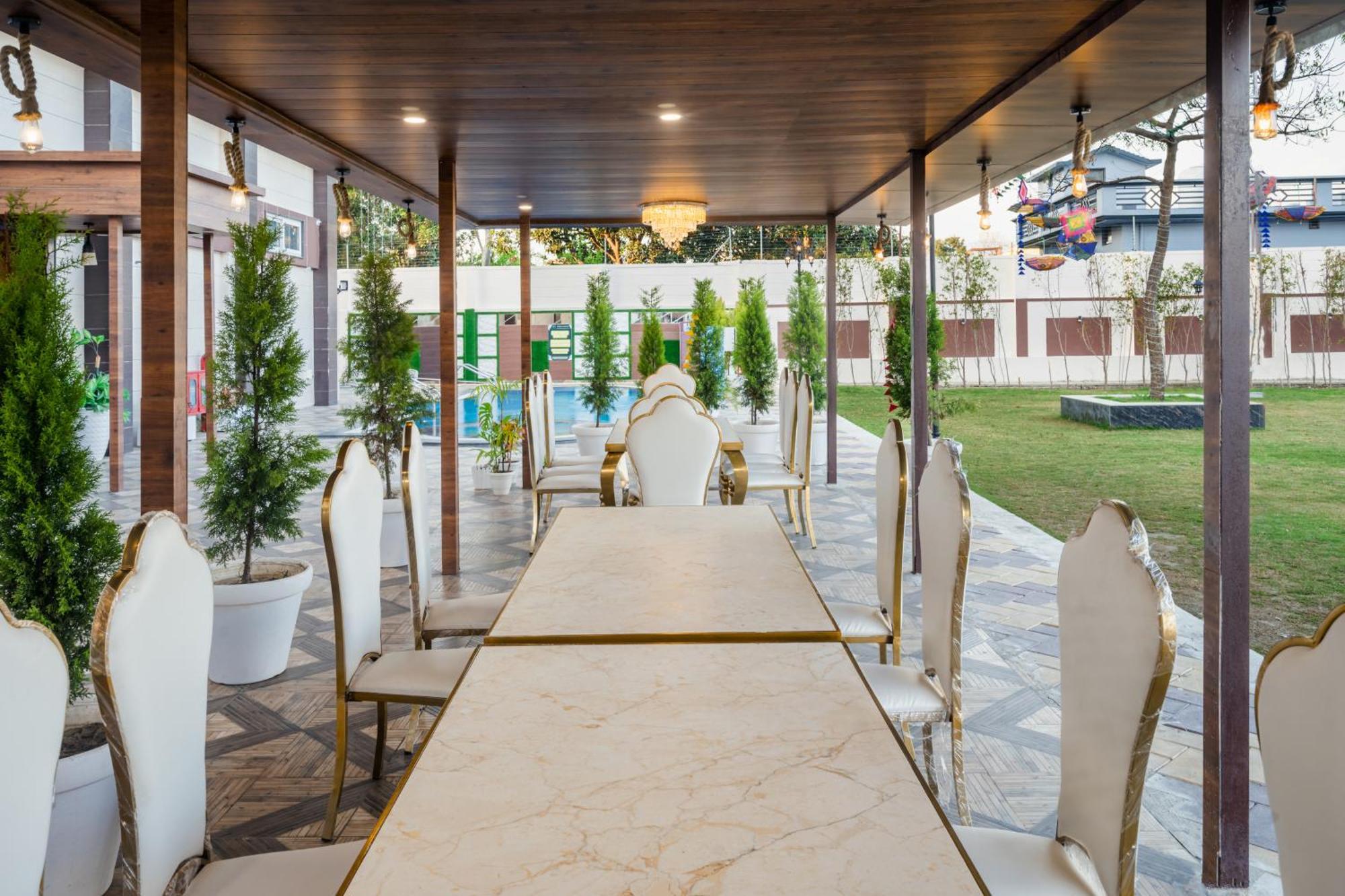 Hotel Vasdaa Grand Дехрадун Екстериор снимка