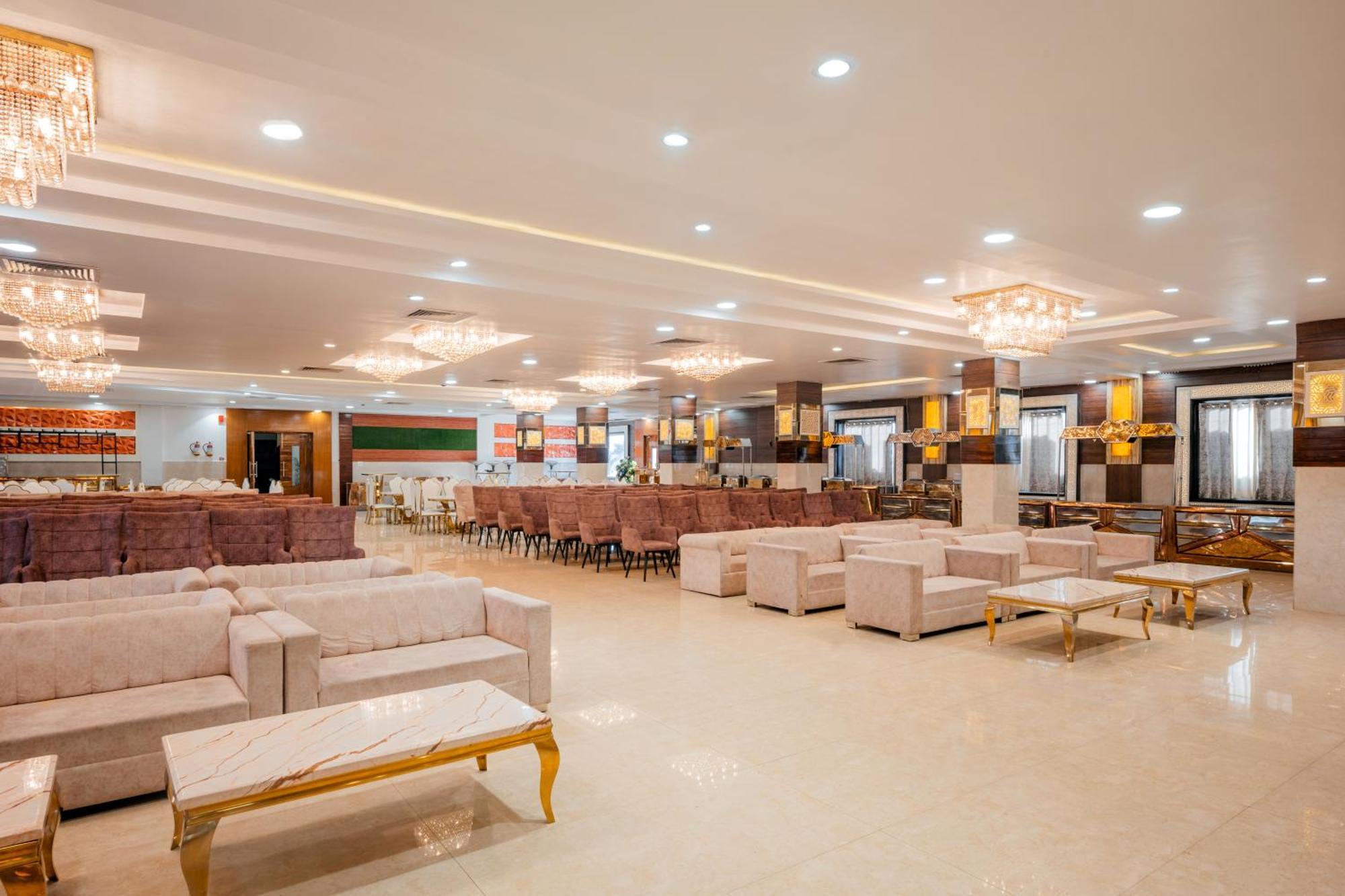 Hotel Vasdaa Grand Дехрадун Екстериор снимка