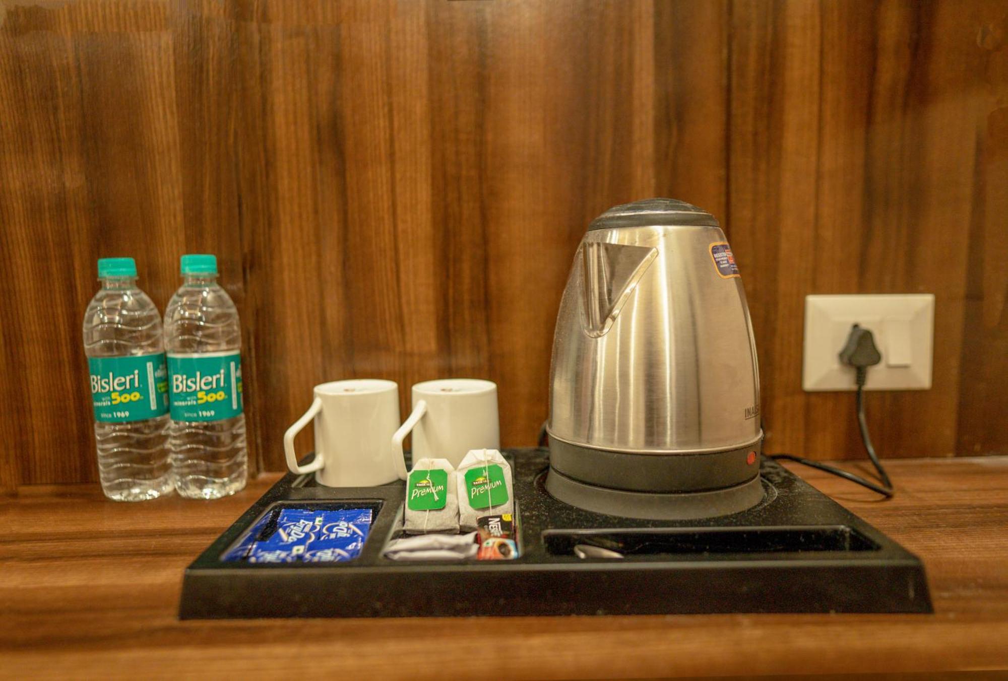 Hotel Vasdaa Grand Дехрадун Екстериор снимка