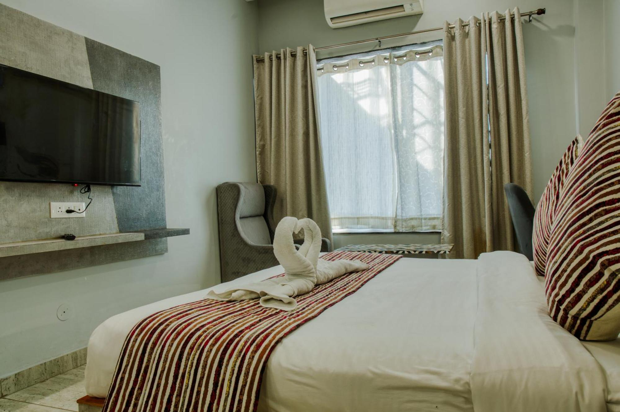 Hotel Vasdaa Grand Дехрадун Екстериор снимка