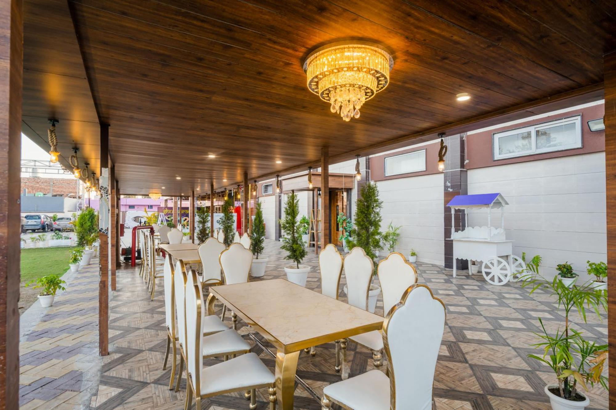 Hotel Vasdaa Grand Дехрадун Екстериор снимка